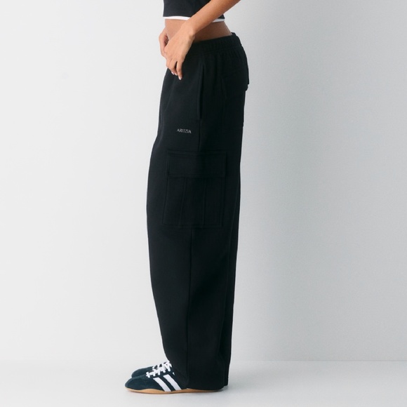 ARITZIA BLACK CARGO SWEATPANTS - Picture 1 of 1